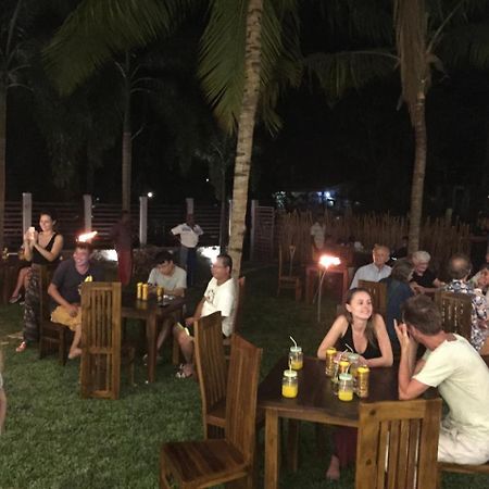 Hotel Bay Hiriketiya à Dikwella Extérieur photo