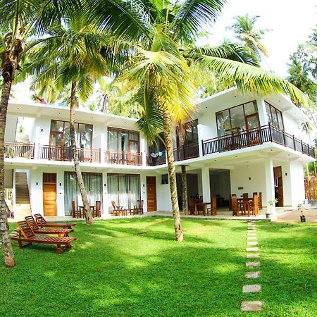Hotel Bay Hiriketiya à Dikwella Extérieur photo