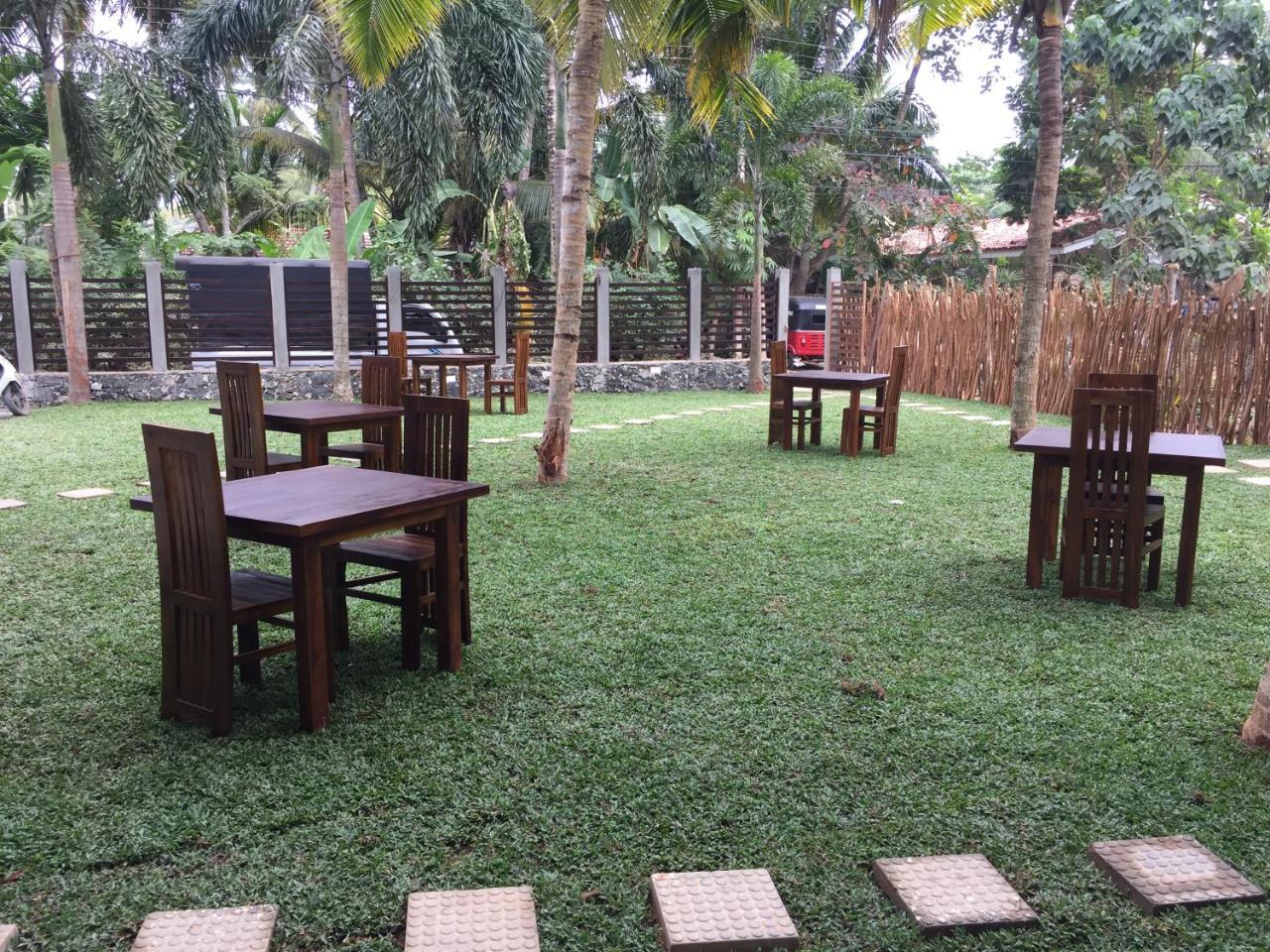 Hotel Bay Hiriketiya à Dikwella Extérieur photo