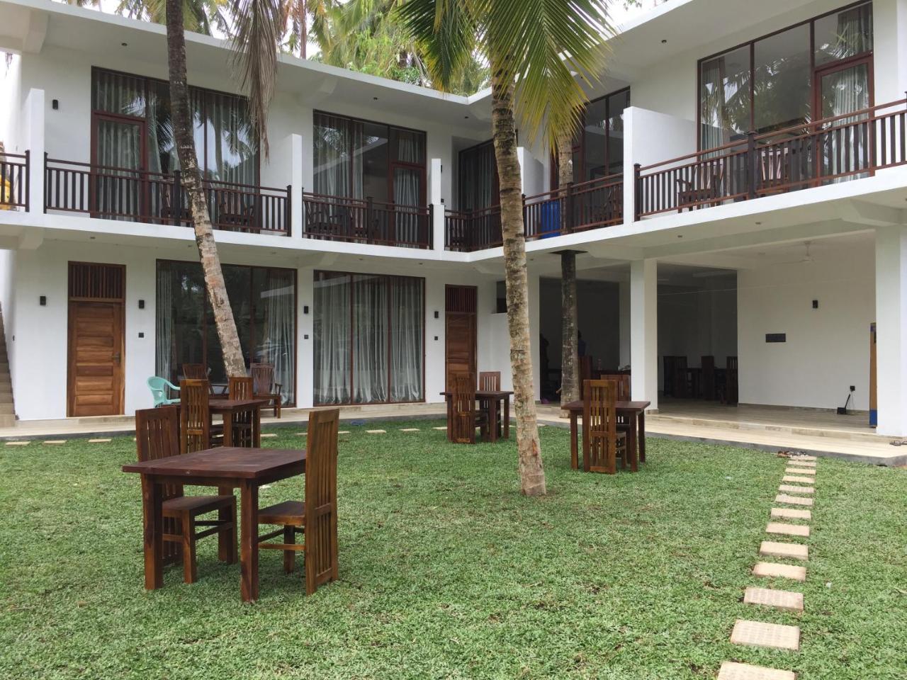 Hotel Bay Hiriketiya à Dikwella Extérieur photo