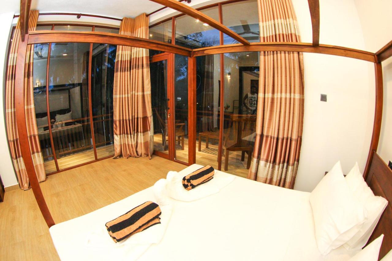 Hotel Bay Hiriketiya à Dikwella Extérieur photo