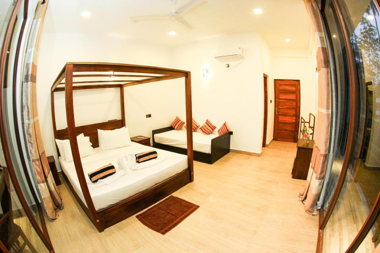 Hotel Bay Hiriketiya à Dikwella Extérieur photo