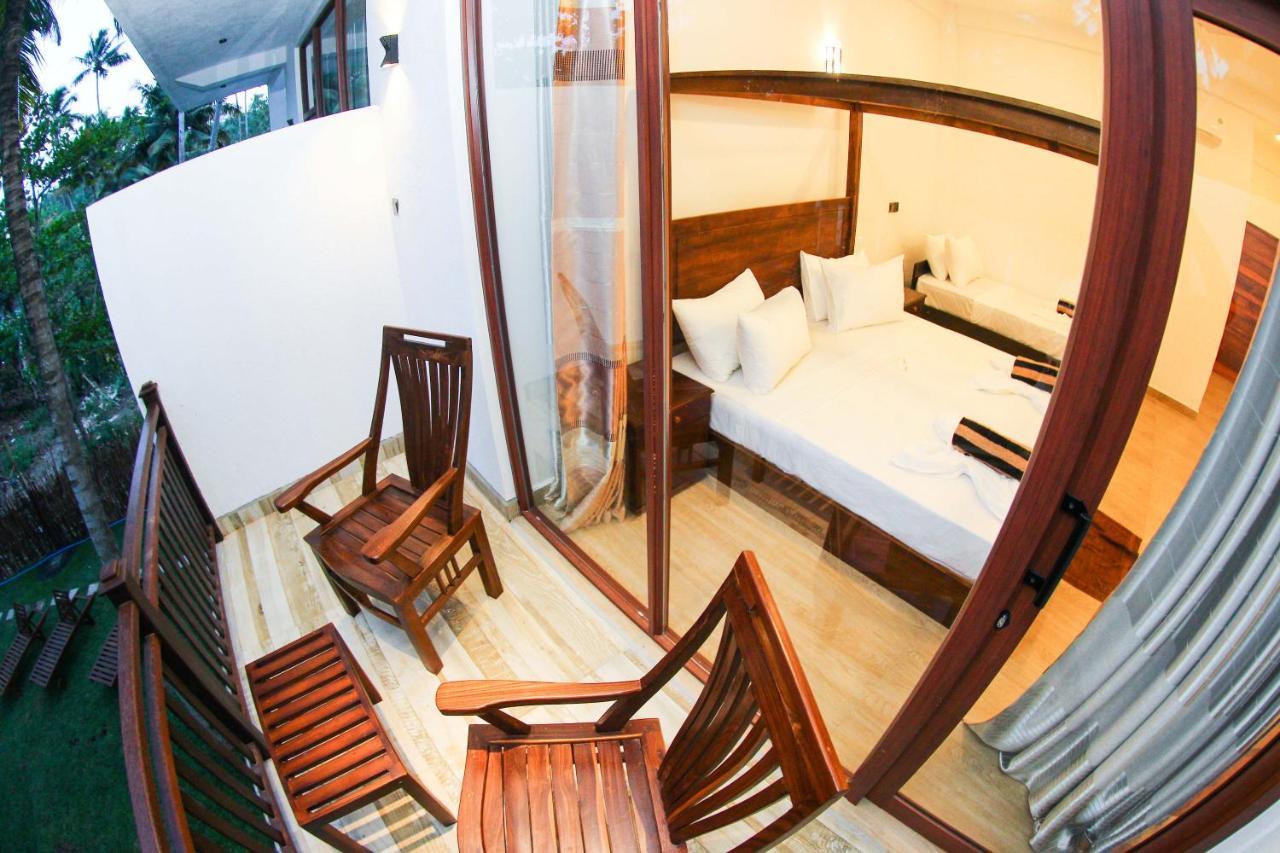 Hotel Bay Hiriketiya à Dikwella Extérieur photo