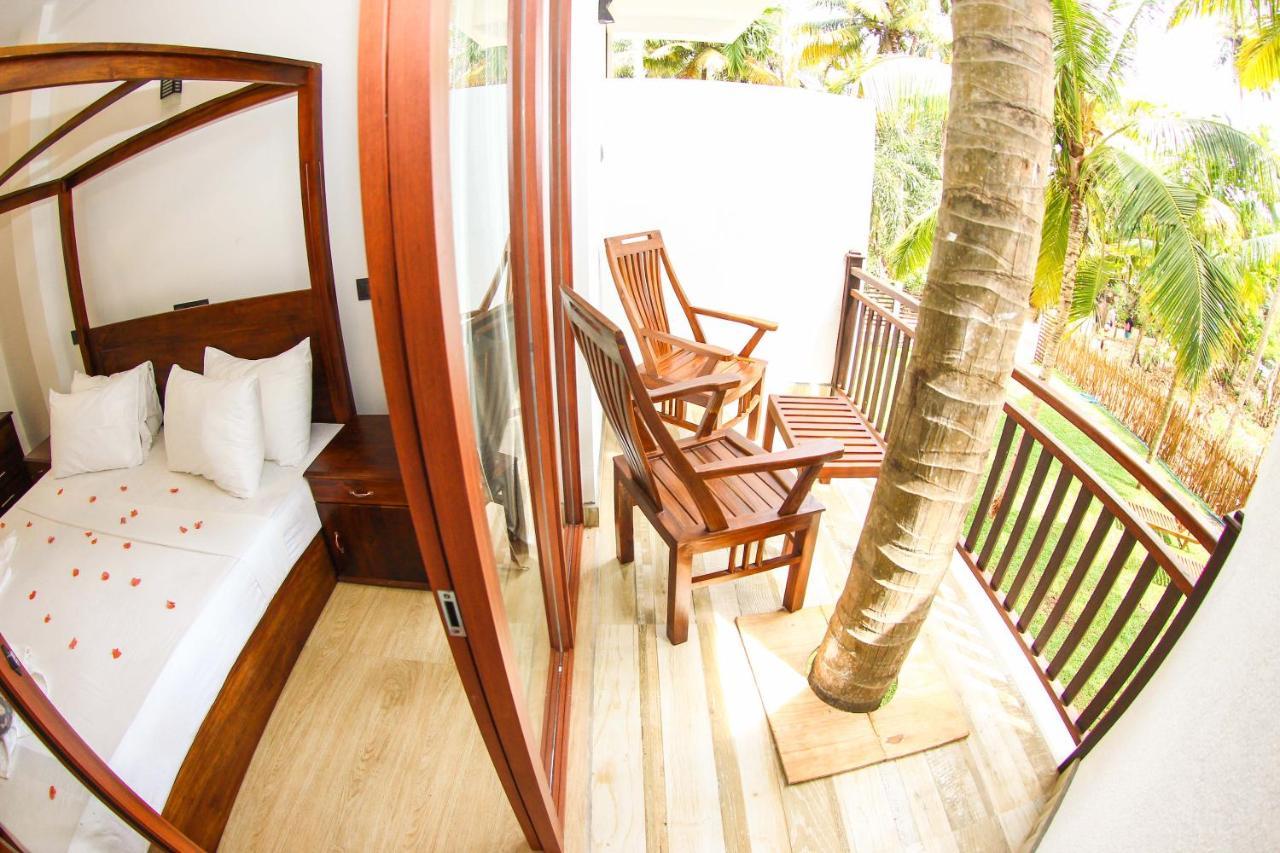 Hotel Bay Hiriketiya à Dikwella Extérieur photo