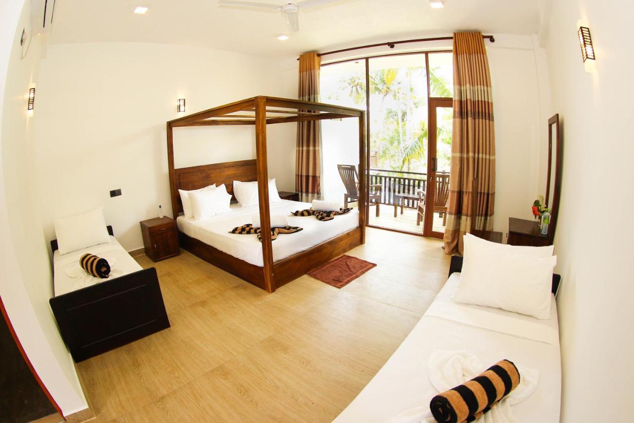 Hotel Bay Hiriketiya à Dikwella Extérieur photo