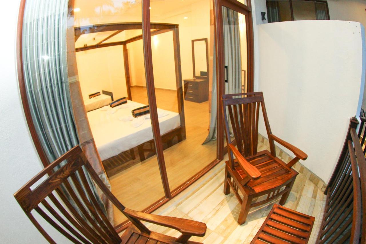Hotel Bay Hiriketiya à Dikwella Extérieur photo