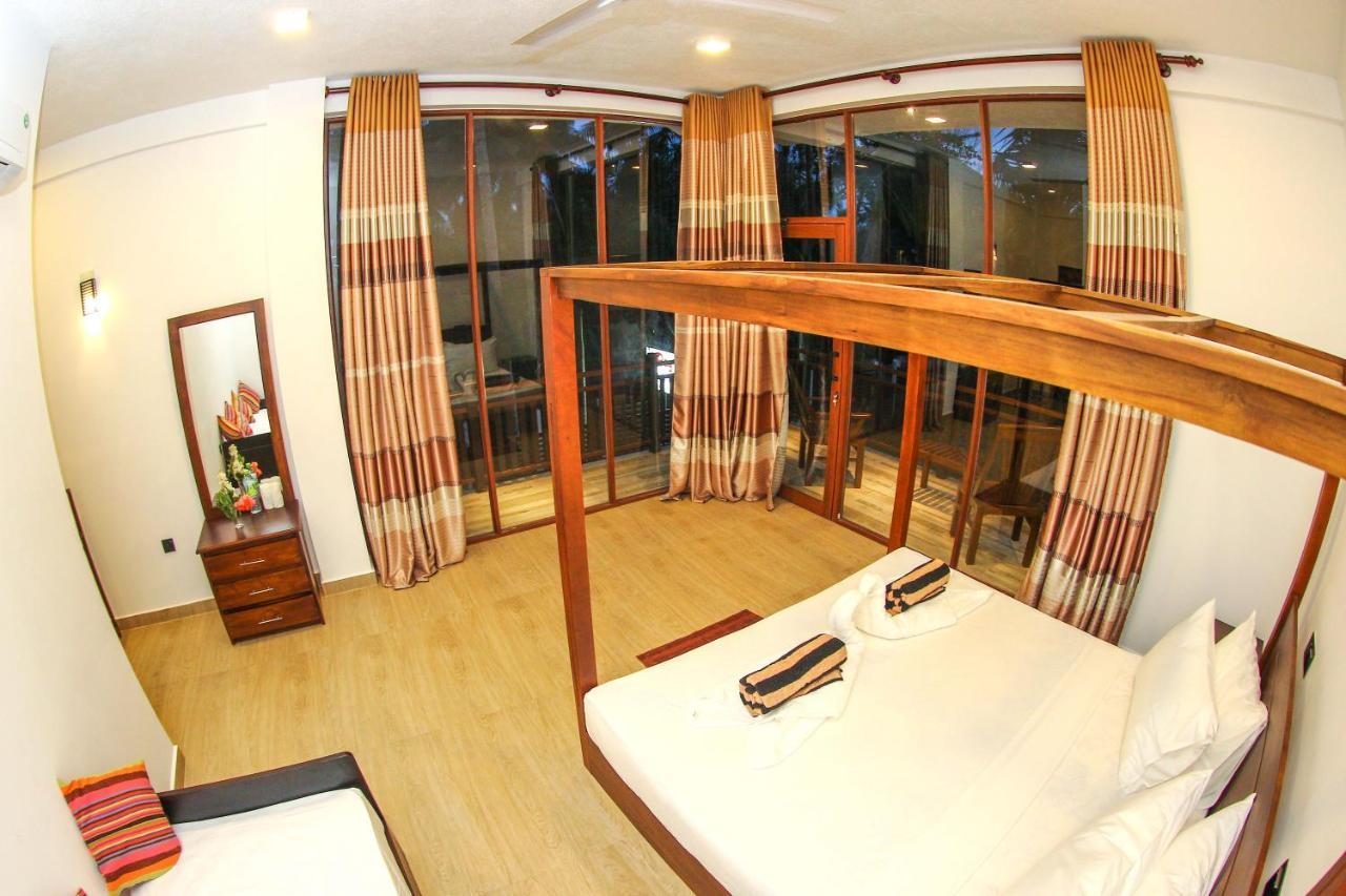 Hotel Bay Hiriketiya à Dikwella Extérieur photo