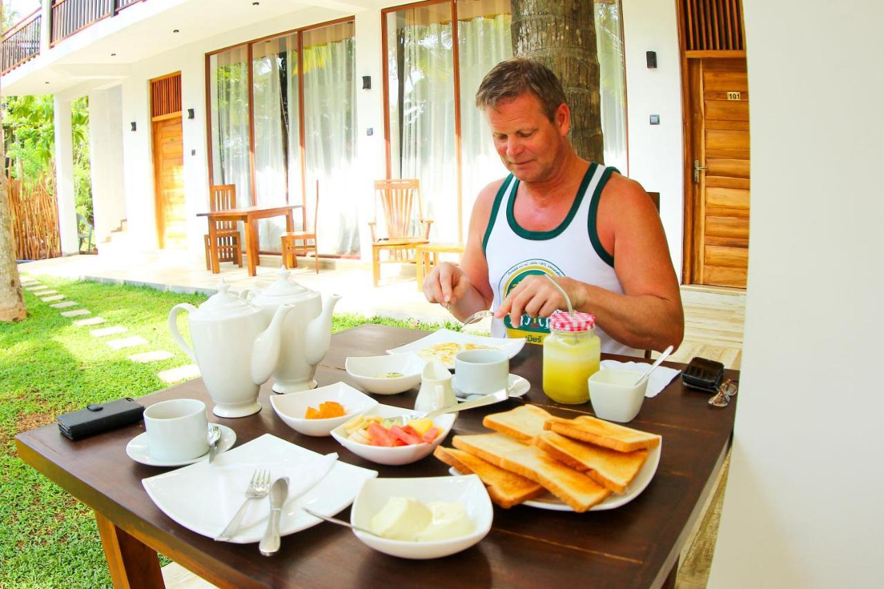 Hotel Bay Hiriketiya à Dikwella Extérieur photo
